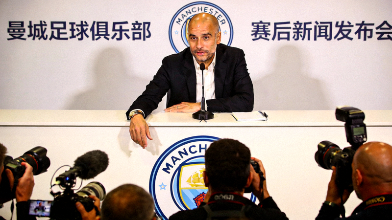 赛后新闻发布会现场 - 曼城主教练瓜迪奥拉接受采访